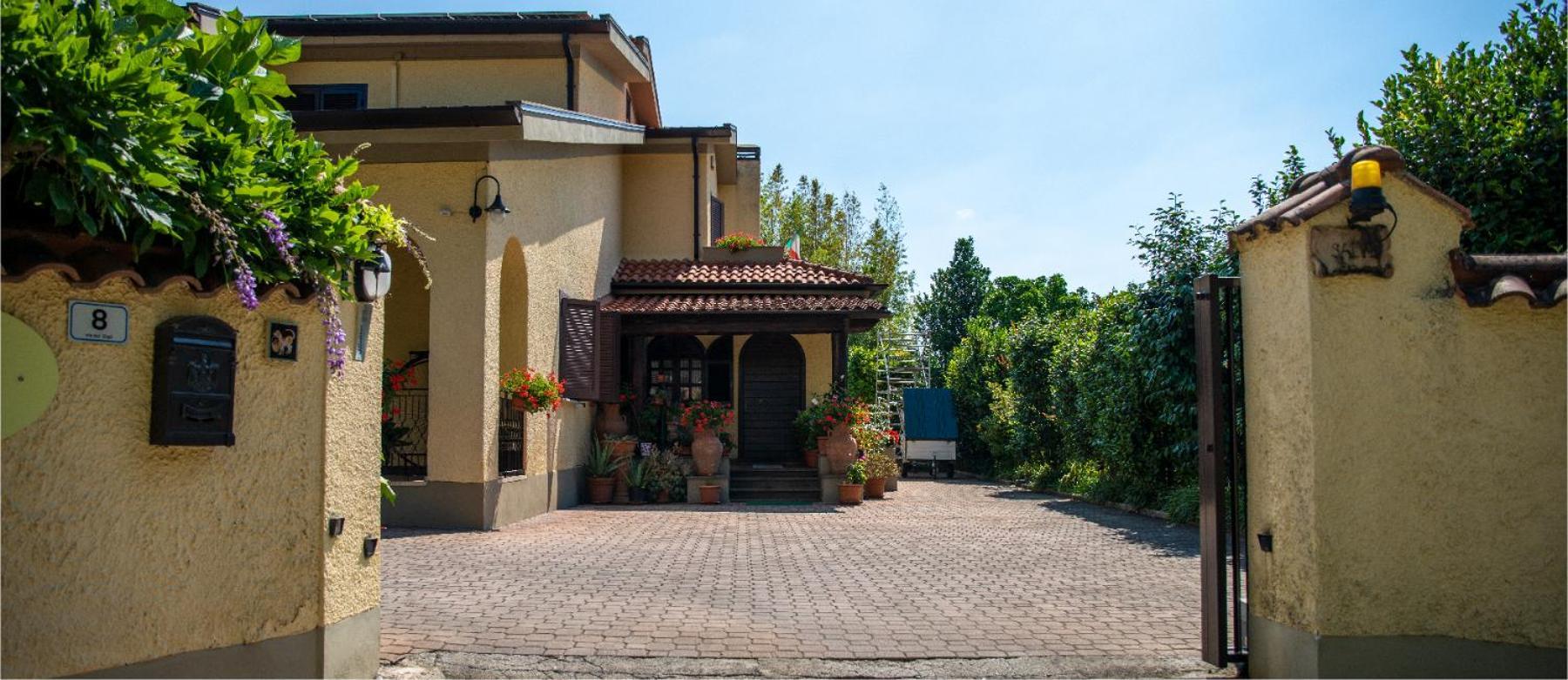 Alloggio Per Uso Turistico Sant'Andrea Lariano Ngoại thất bức ảnh