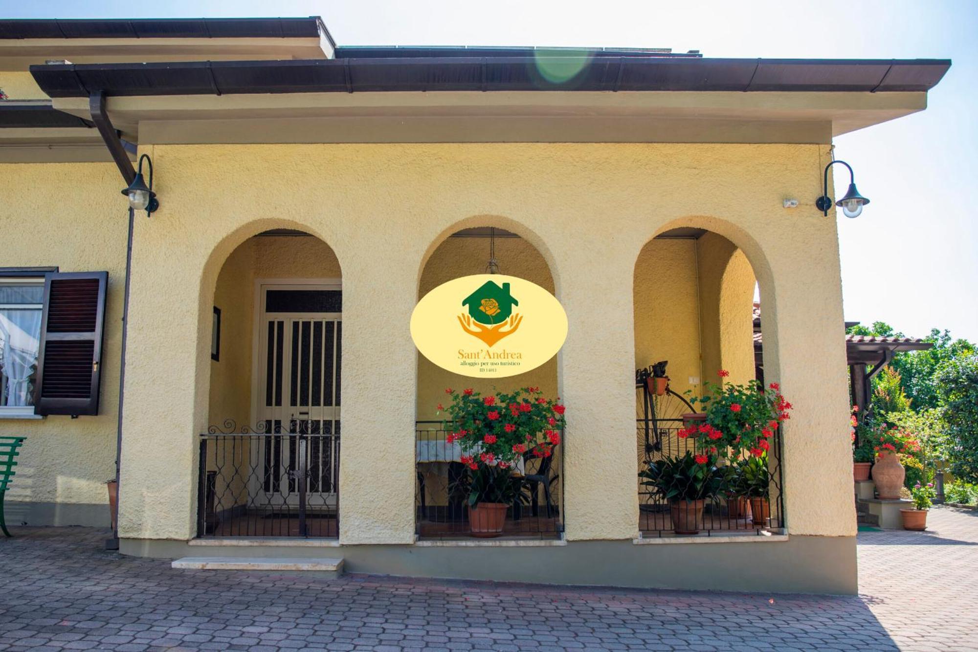 Alloggio Per Uso Turistico Sant'Andrea Lariano Ngoại thất bức ảnh
