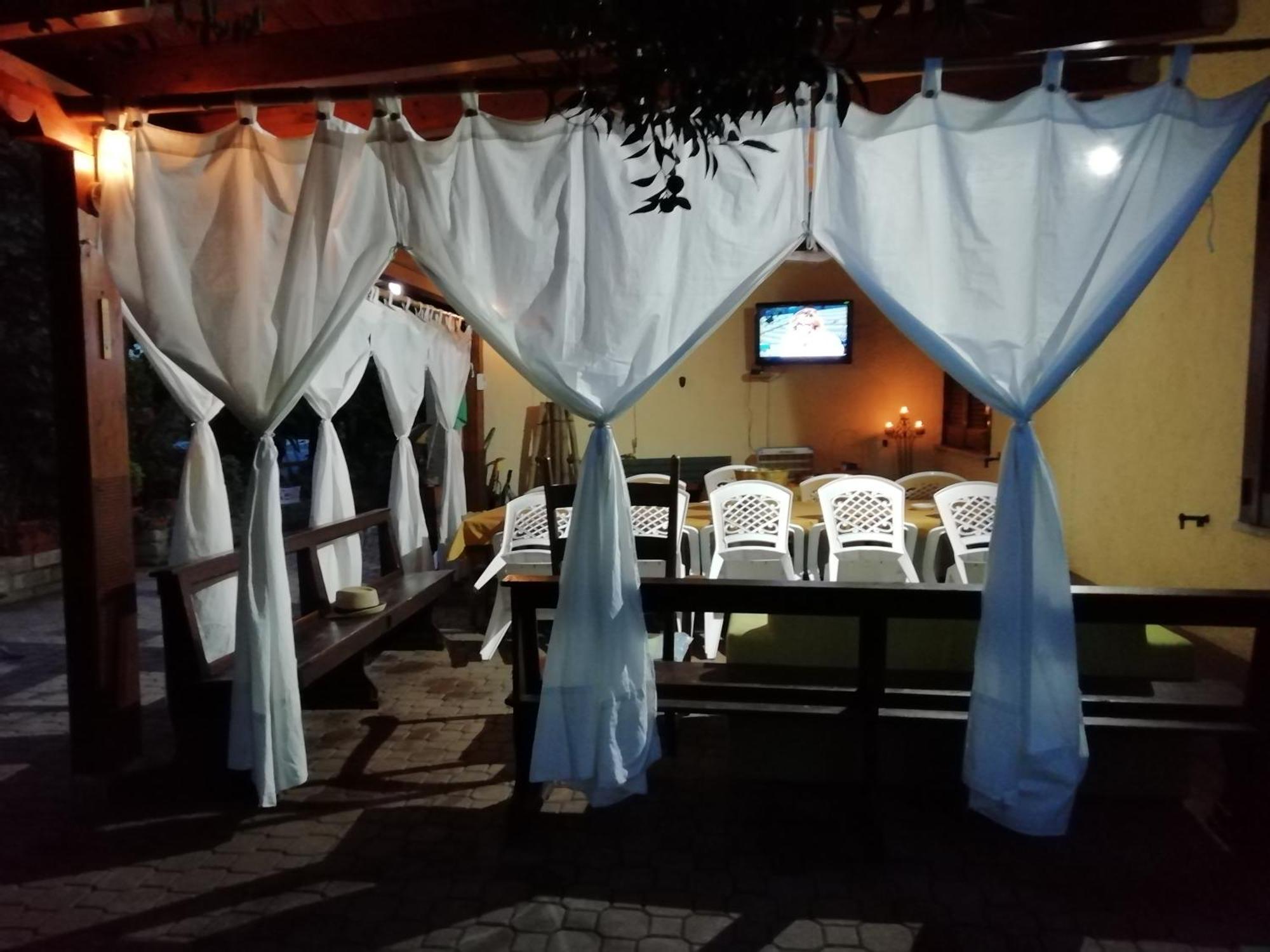 Alloggio Per Uso Turistico Sant'Andrea Lariano Ngoại thất bức ảnh